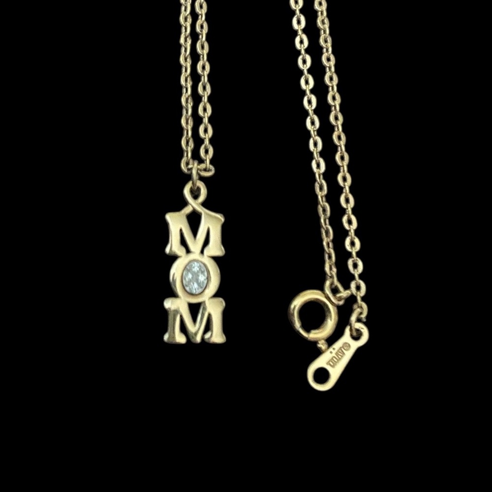 Vintage Avon “Mom” Gold-Tone Dainty Pendant Necklace - Picture 4 of 9
